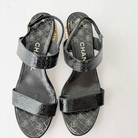 Chanel CC Sandal Black Patent Pearl Gold Flat Block Heel Size 40 Classic Chic - Picture 4 of 13